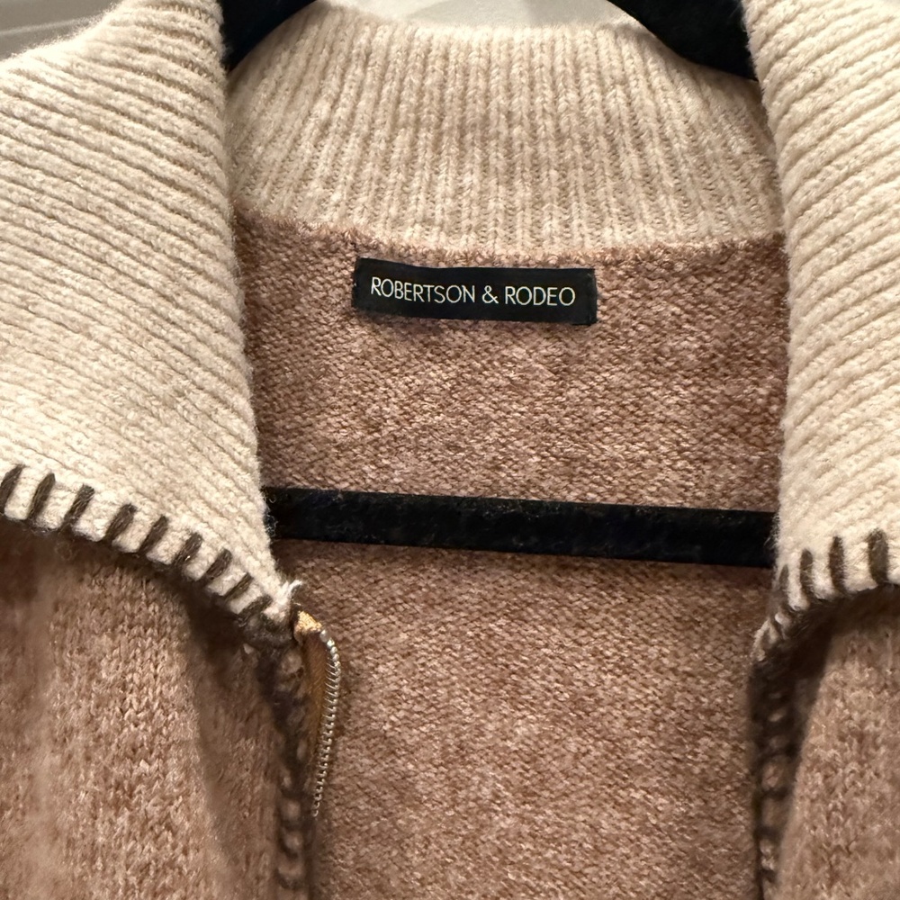 Robertson and Rodeo Cardigan - Picture 3 of 3